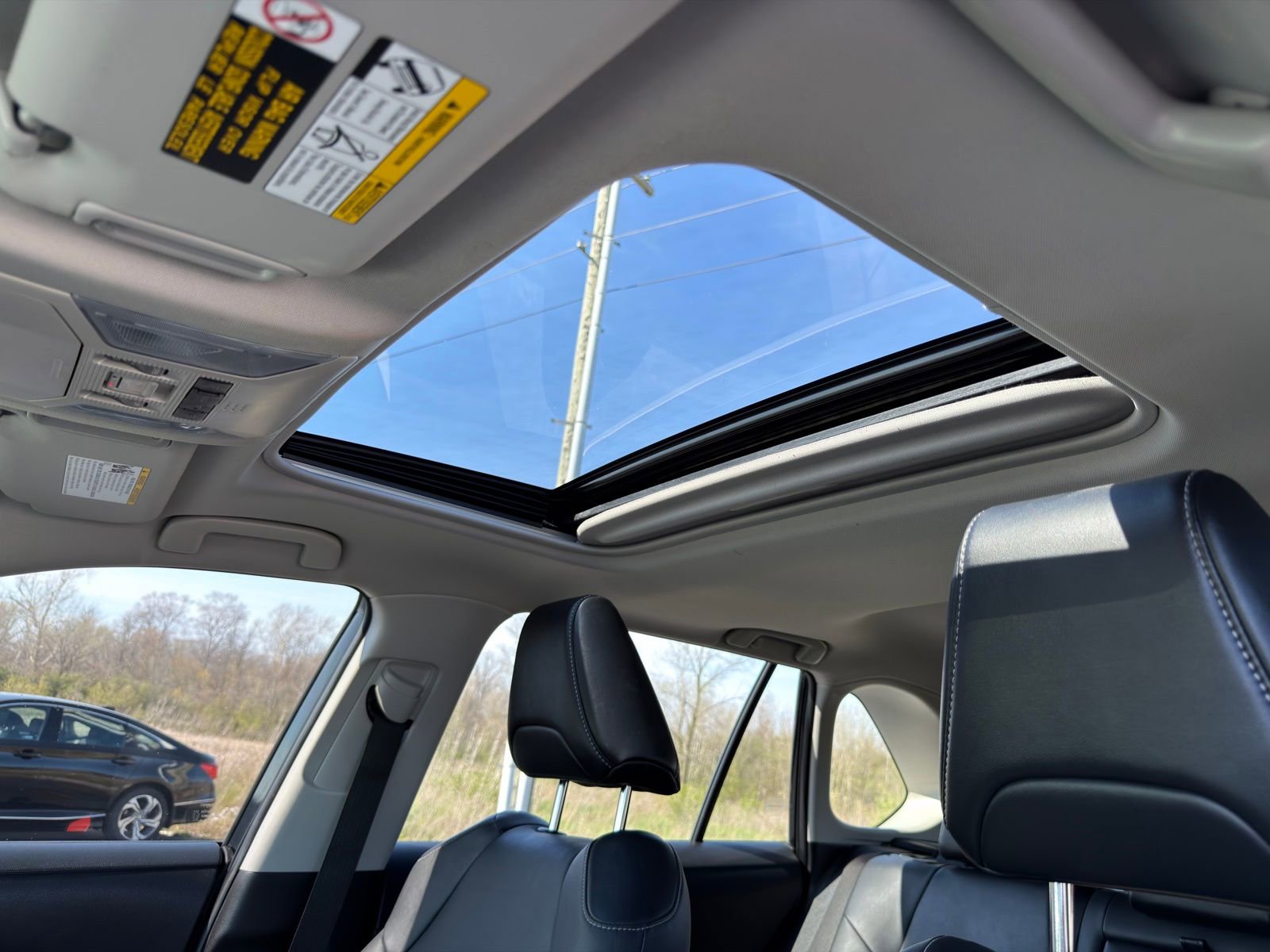 Used 2022 Toyota RAV4 XLE Premium image 18