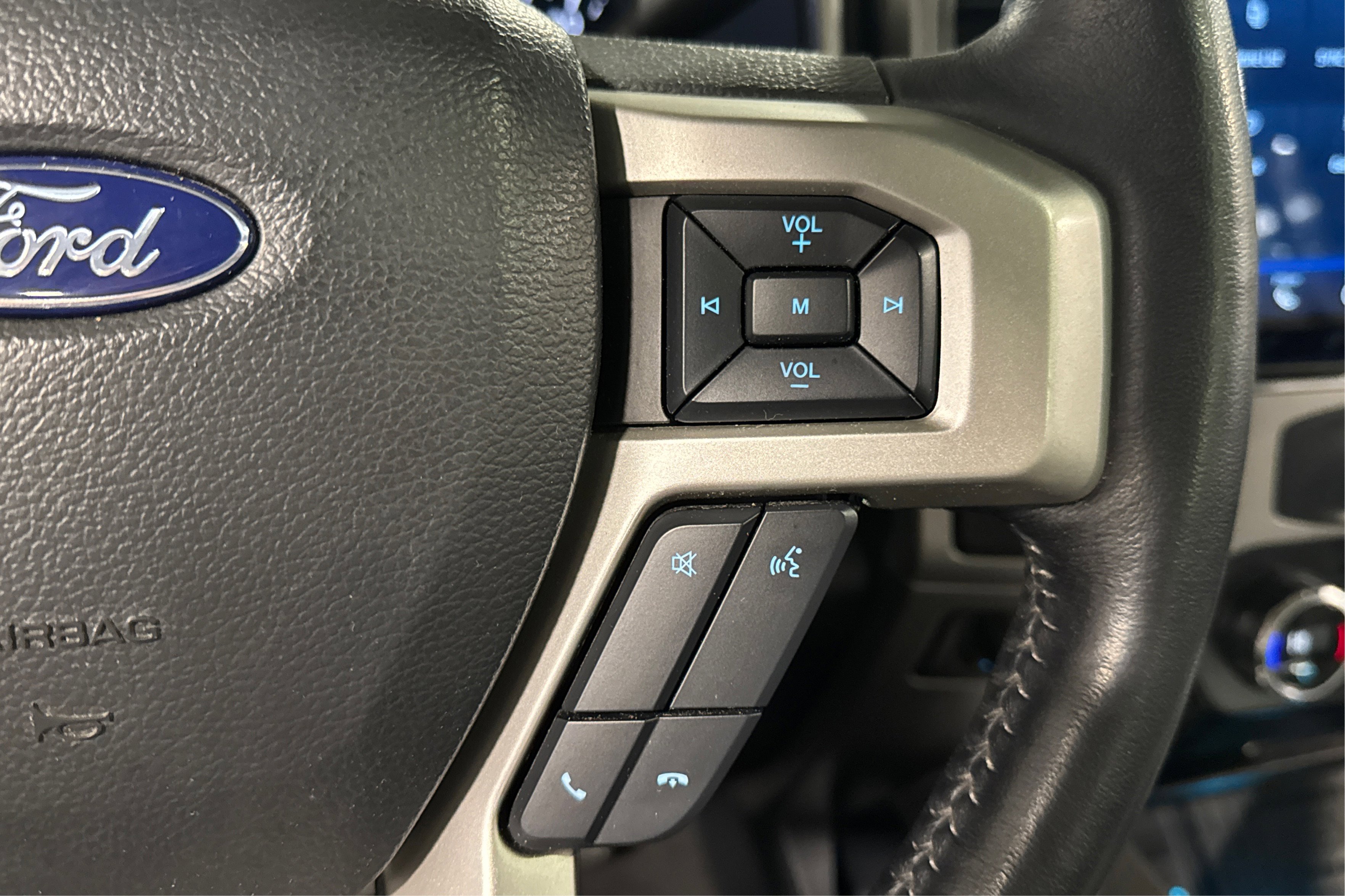 Used 2022 Ford F250 Lariat w/ Black Appearance Package image 27