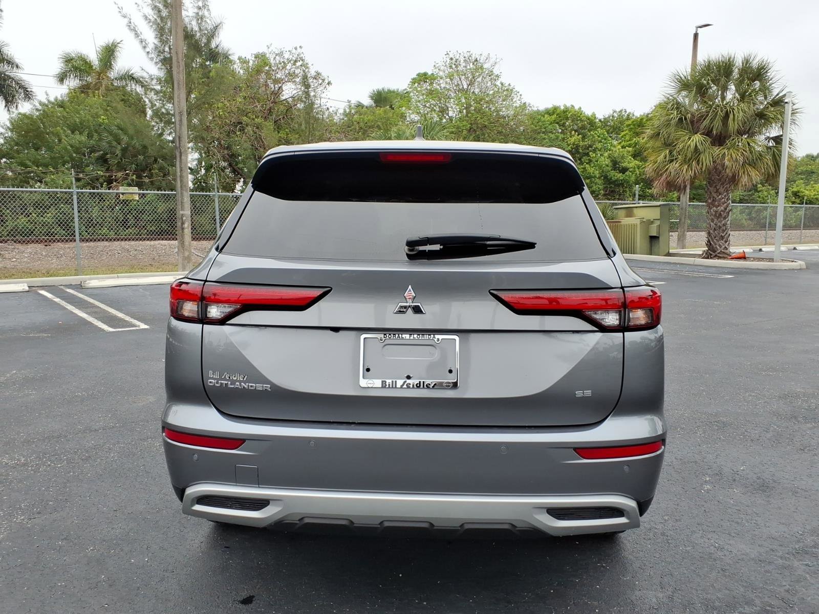 Used 2024 Mitsubishi Outlander SE image 13