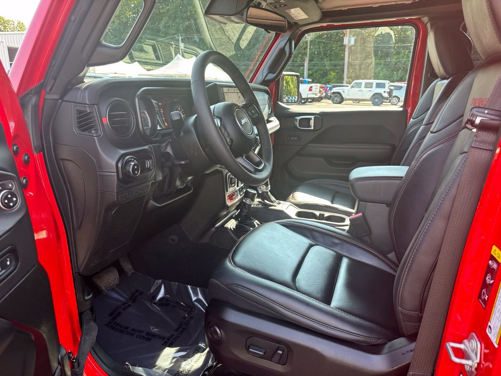 Used 2025 Jeep Gladiator Rubicon w/ Convenience Group AWD/4WD image 15