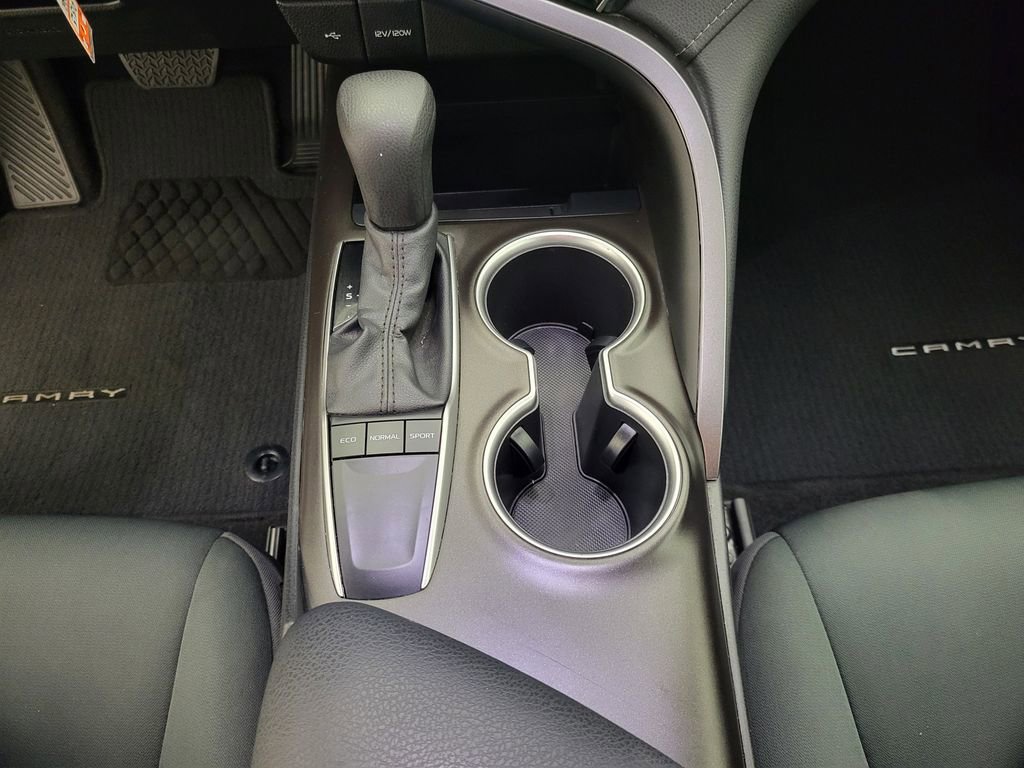 Used 2022 Toyota Camry LE image 28