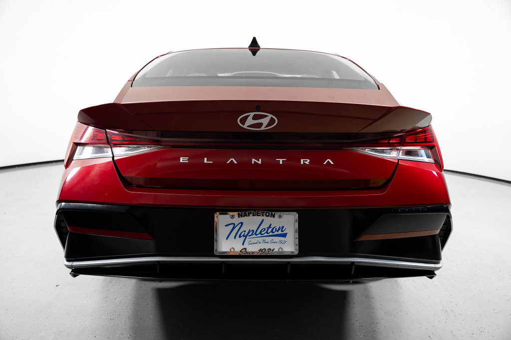 Certified 2025 Hyundai Elantra SEL FWD image 11