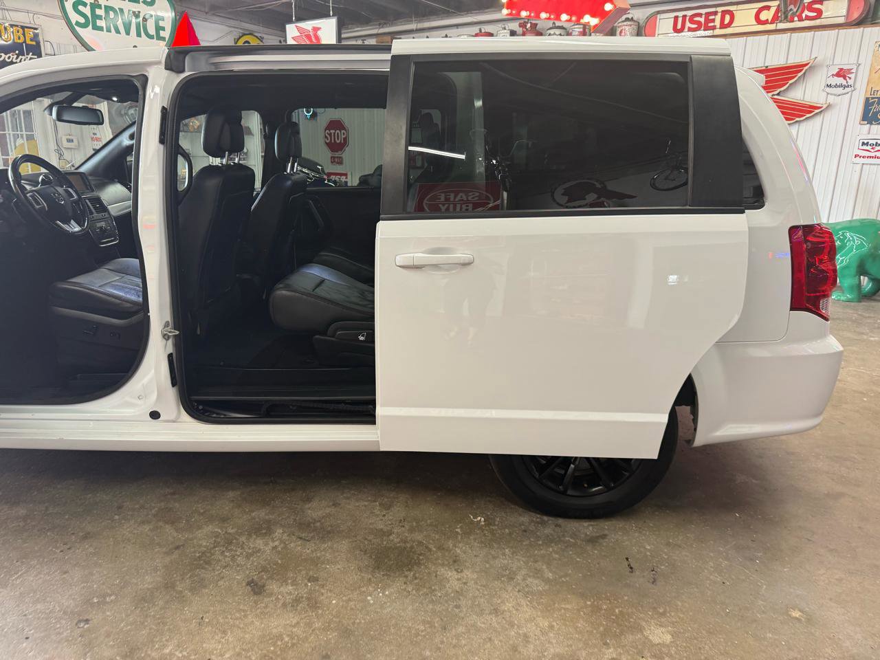 Used 2019 Dodge Grand Caravan GT FWD image 17