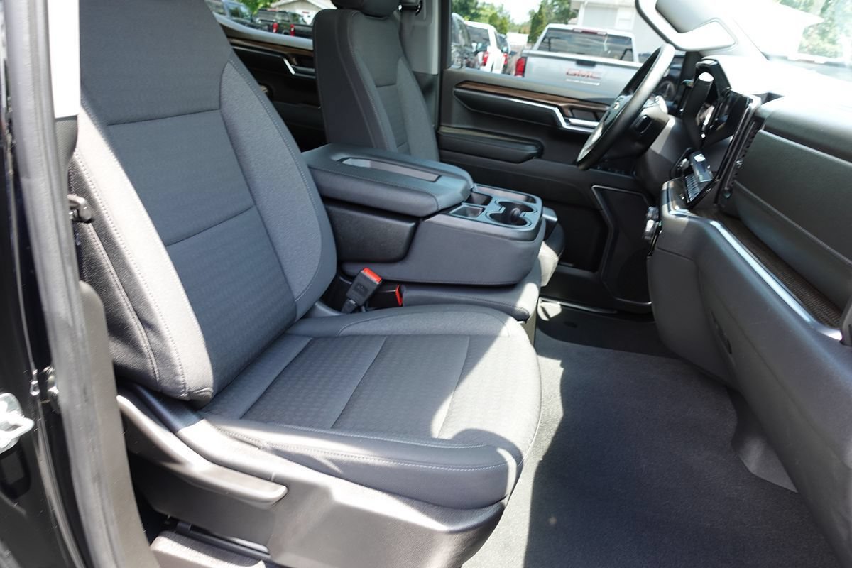 Used 2024 Chevrolet Silverado 1500 LT AWD/4WD image 35