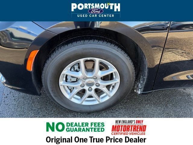 Used 2024 Chrysler Pacifica Touring-L image 29