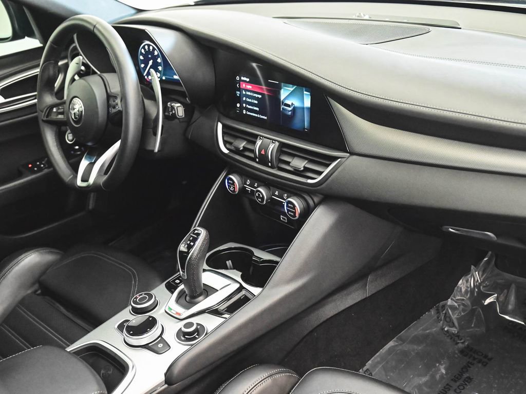 Used 2024 Alfa Romeo Giulia Veloce image 37
