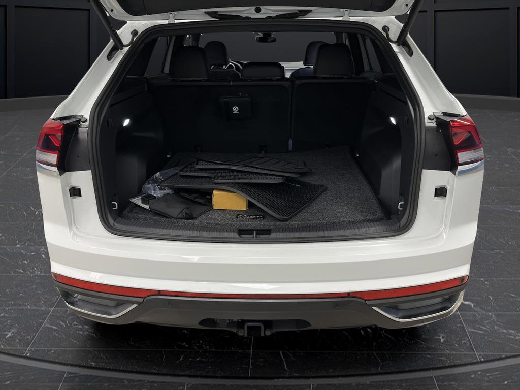 Certified 2025 Volkswagen Atlas Cross Sport SE w/ Panoramic Sunroof Package image 14