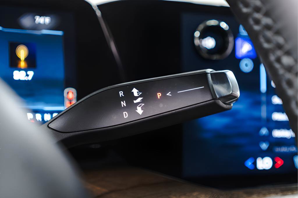 Used 2025 Chevrolet Suburban High Country image 23