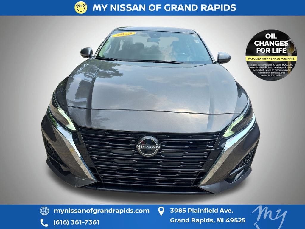 Used 2023 Nissan Altima 2.5 SV w/ SV Premium Package AWD/4WD image 3