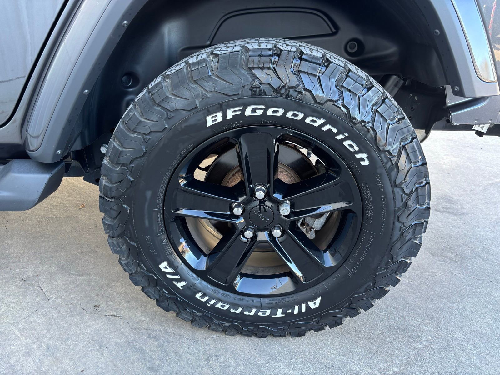 Used 2021 Jeep Wrangler Unlimited Sahara image 8