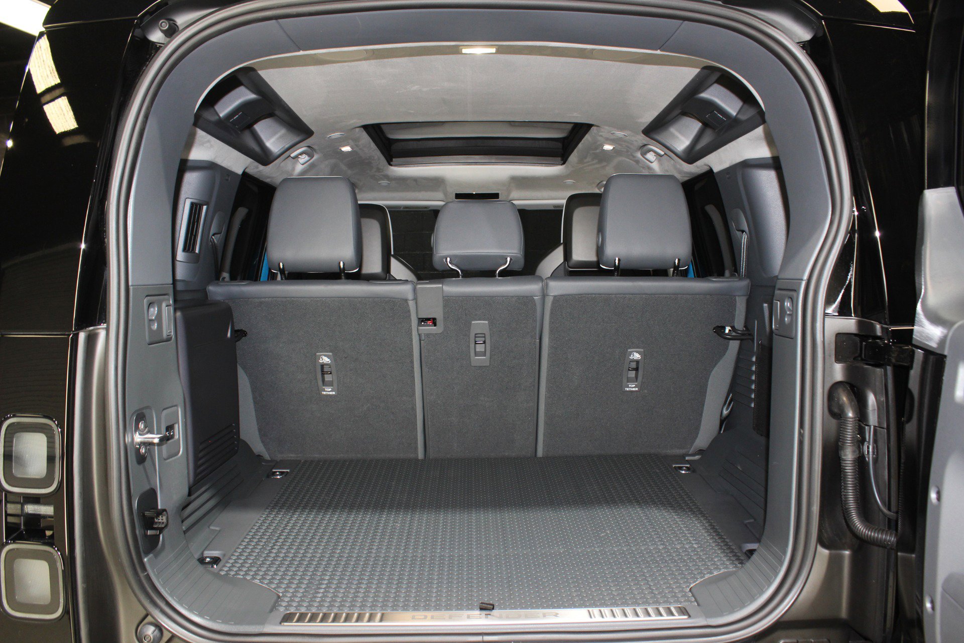 Used 2026 Land Rover Defender 110 image 90