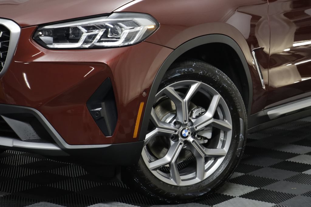 Certified 2025 BMW X4 xDrive30i AWD/4WD image 3