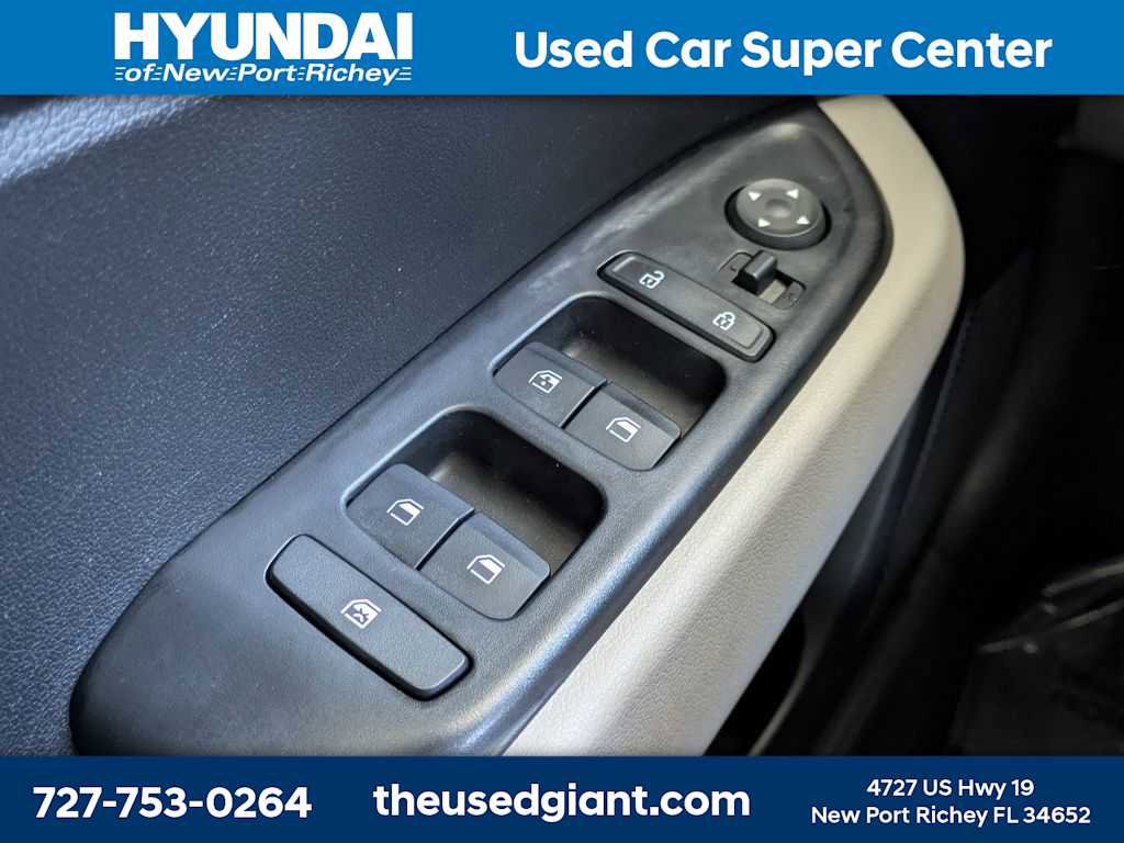 Used 2020 Hyundai Venue SEL image 24