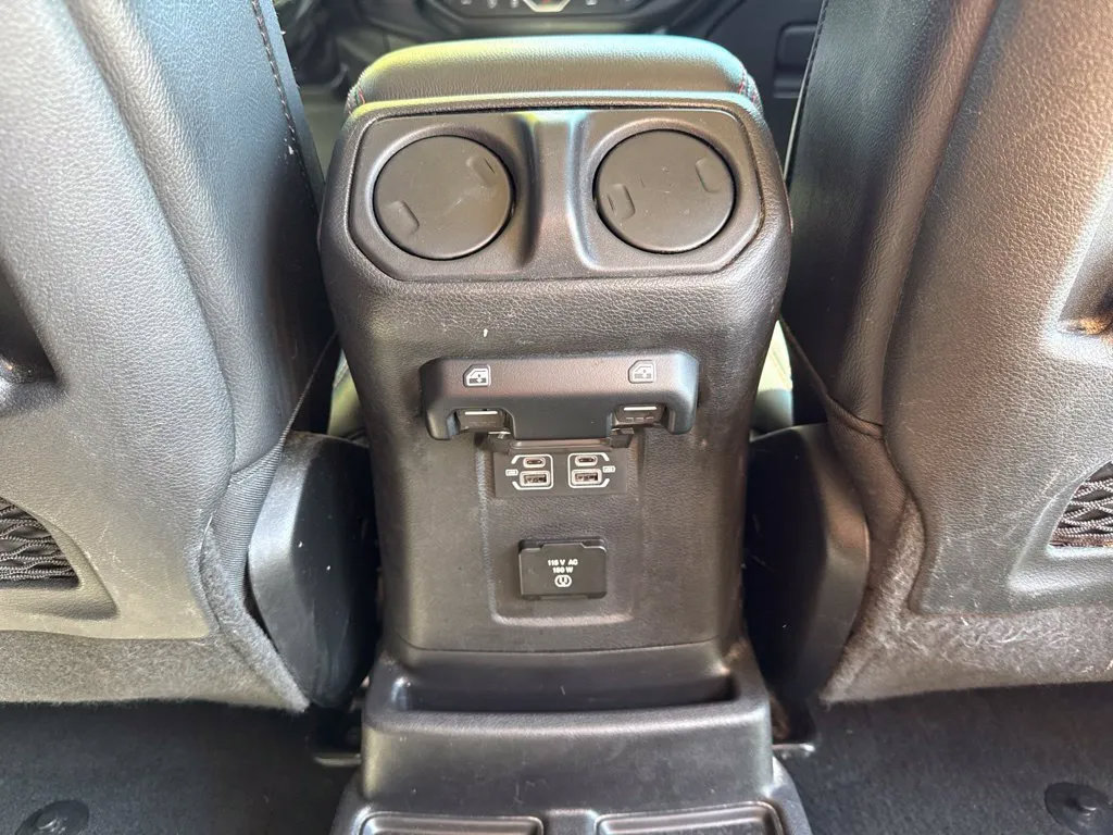 Used 2022 Jeep Wrangler Unlimited Rubicon w/ LED Lighting Group AWD/4WD image 33