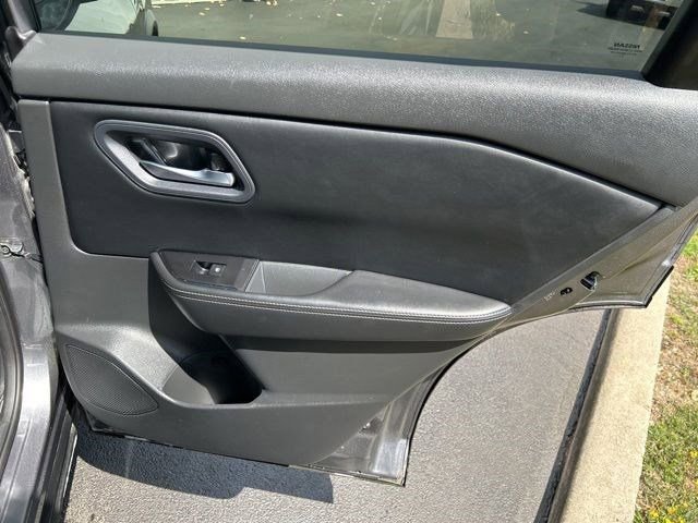 Used 2024 Nissan Rogue SV image 42