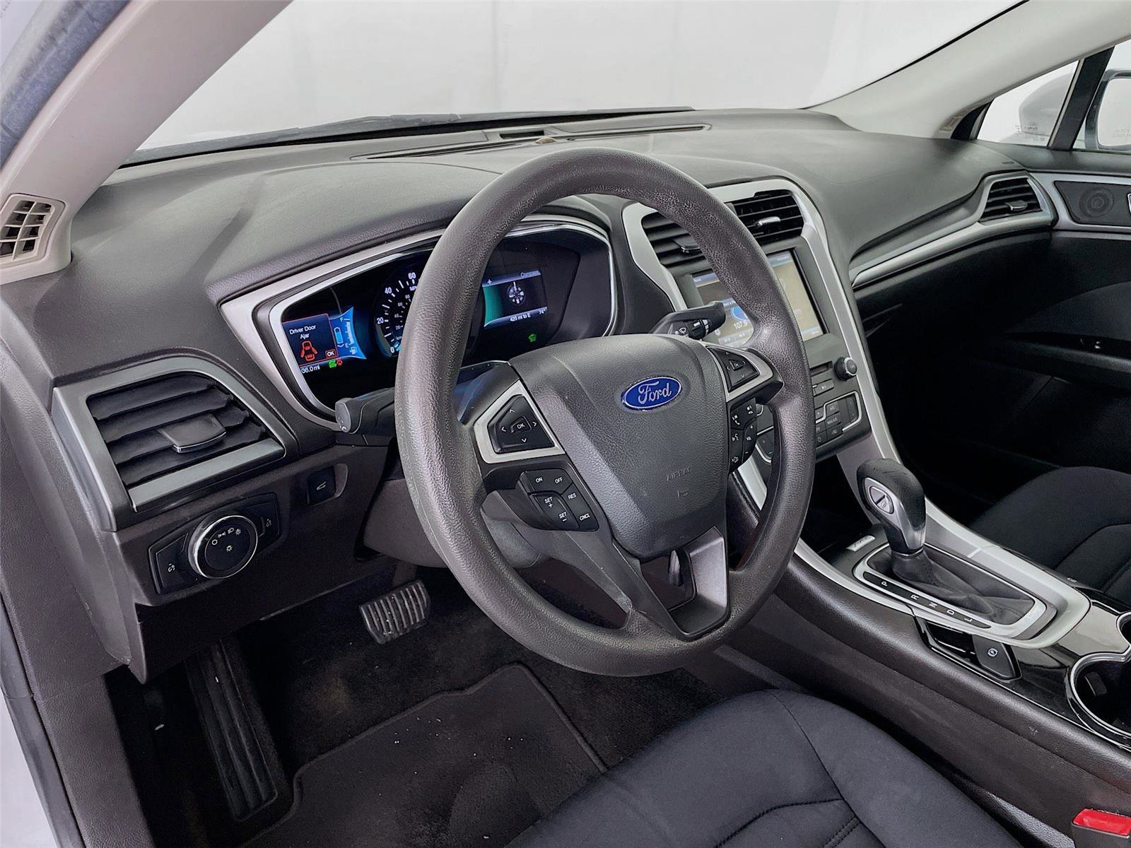 Used 2016 Ford Fusion SE image 12