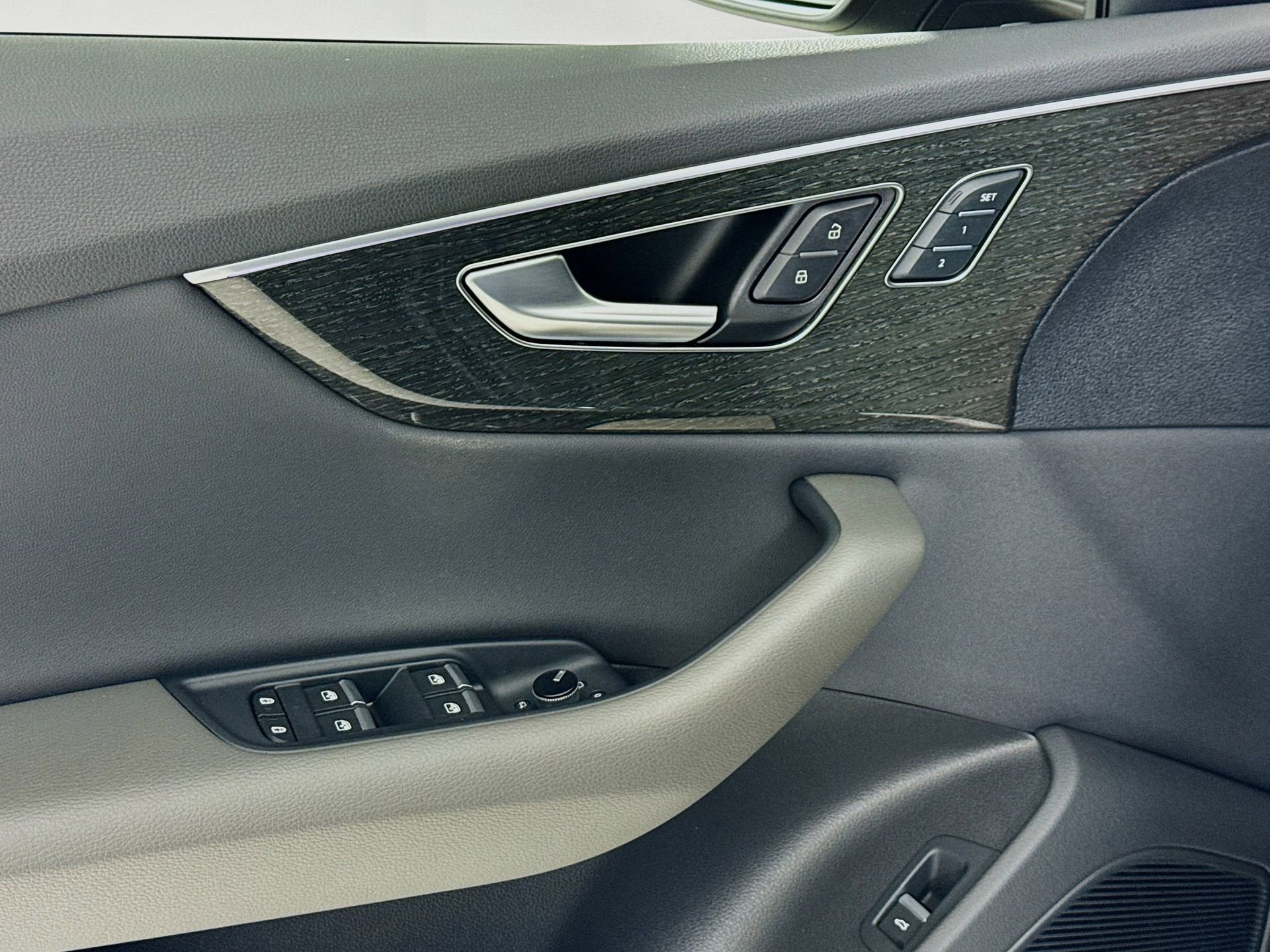 Used 2020 Audi Q8 Premium Plus w/ Premium Plus Package image 19