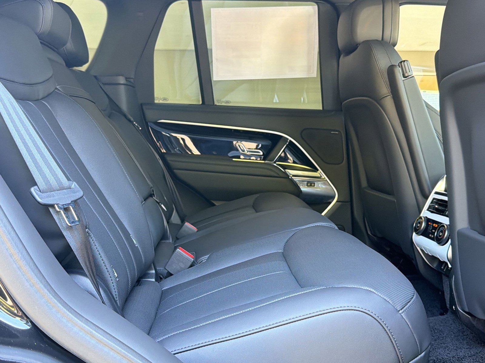 New 2026 Land Rover Range Rover SE image 30