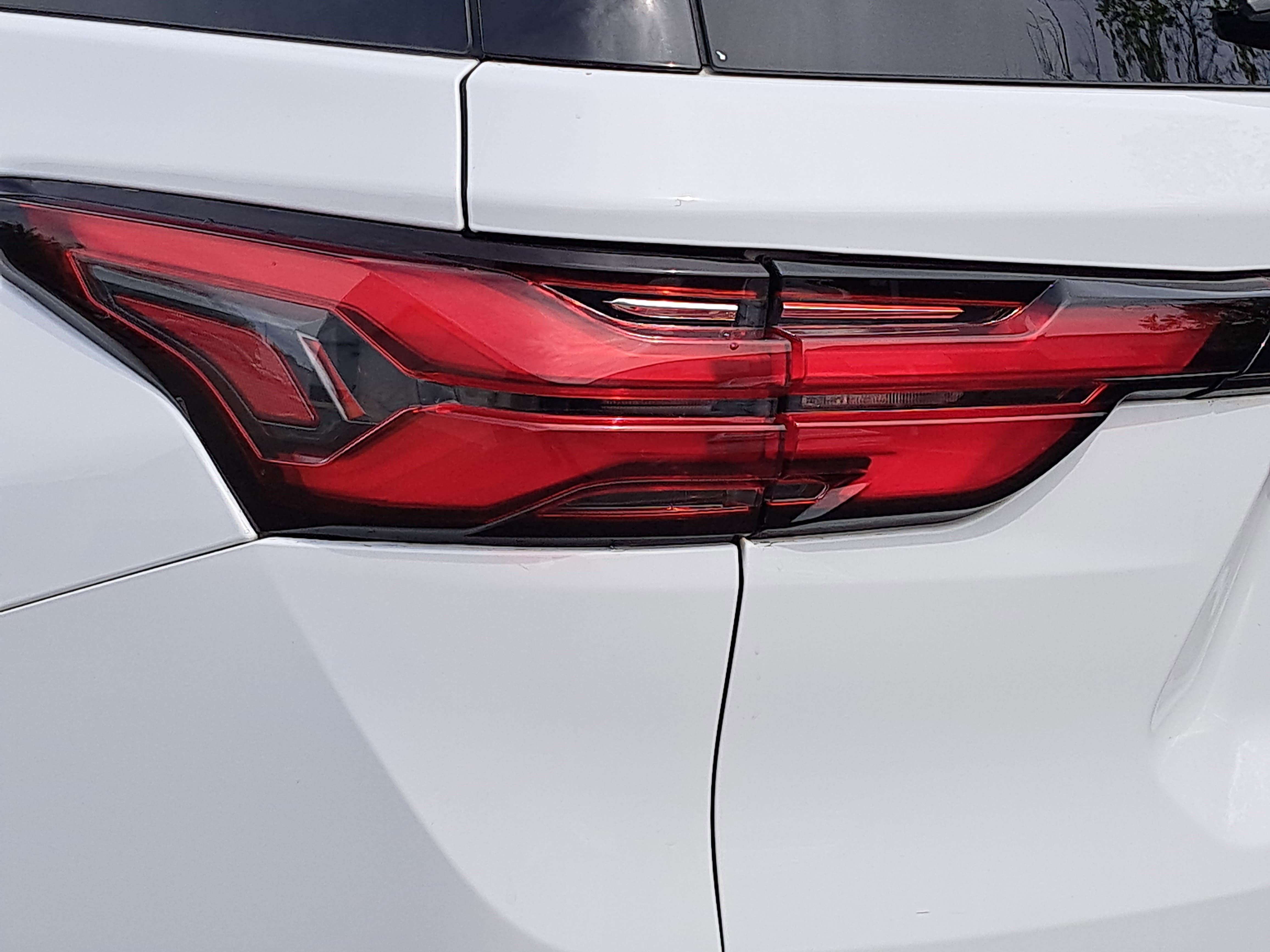 Used 2023 Chevrolet Traverse RS image 34