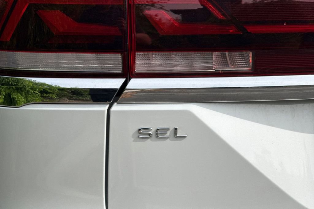 Used 2024 Volkswagen Atlas SEL Premium R-Line image 29