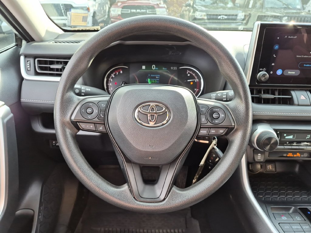 Used 2025 Toyota RAV4 LE AWD/4WD image 20