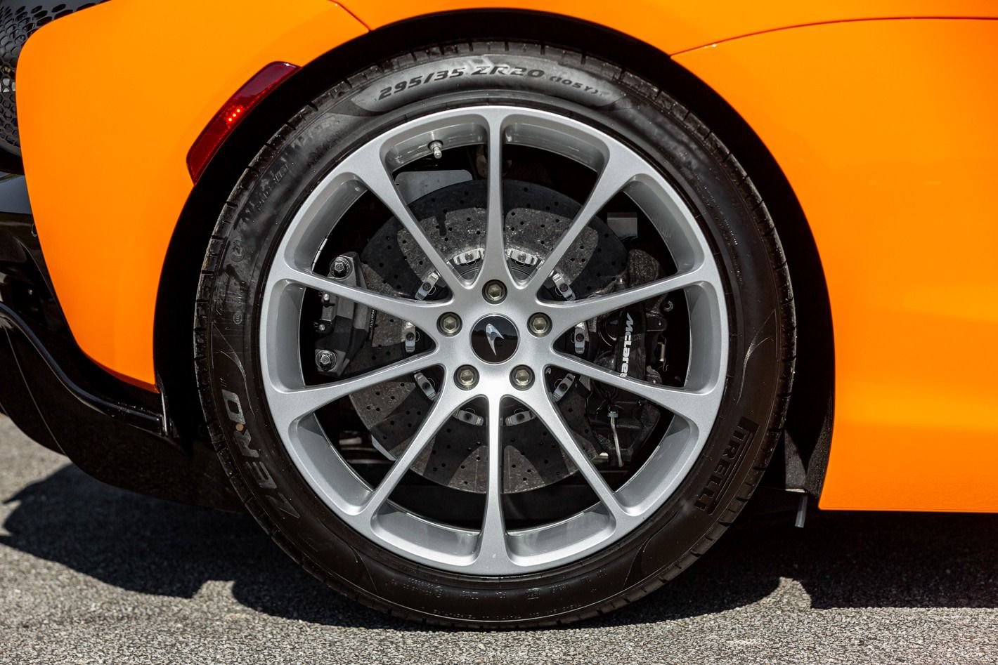Used 2024 McLaren Artura RWD image 39