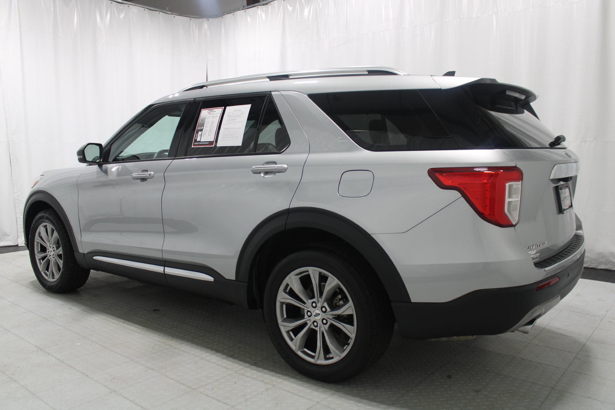 Used 2023 Ford Explorer Limited w/ Equipment Group 301A AWD/4WD image 8