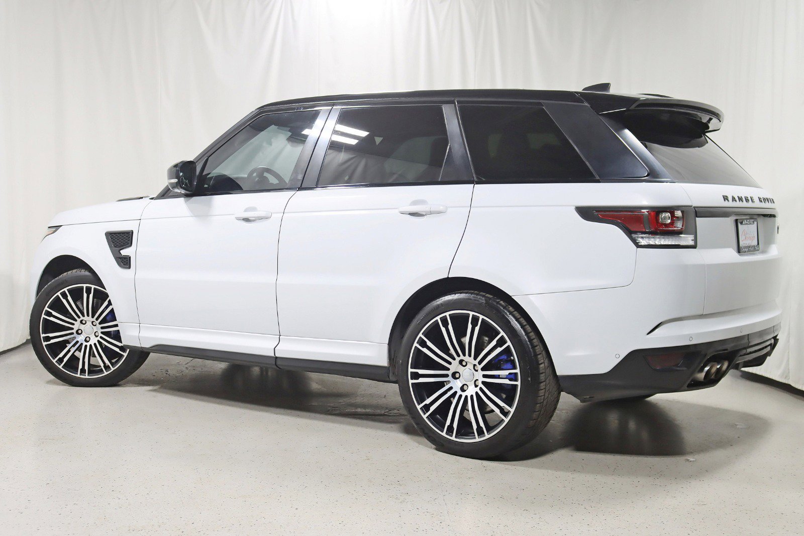 Used 2017 Land Rover Range Rover Sport SVR AWD/4WD image 9