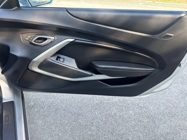 Used 2017 Chevrolet Camaro SS RWD image 9