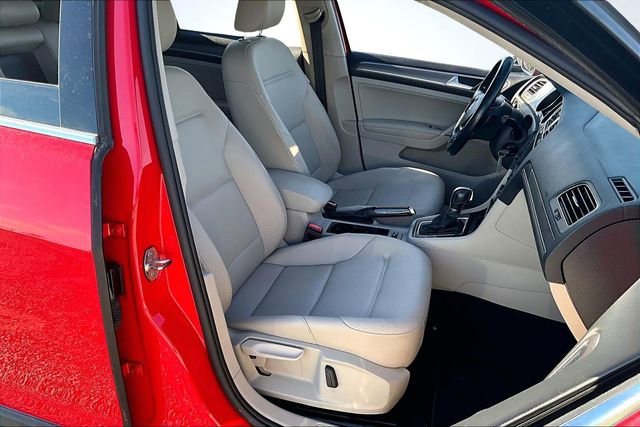 Used 2017 Volkswagen Golf Alltrack S image 27