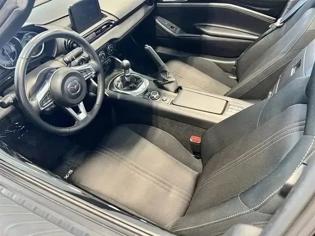 Used 2021 MAZDA MX-5 Miata RF Club RWD image 9