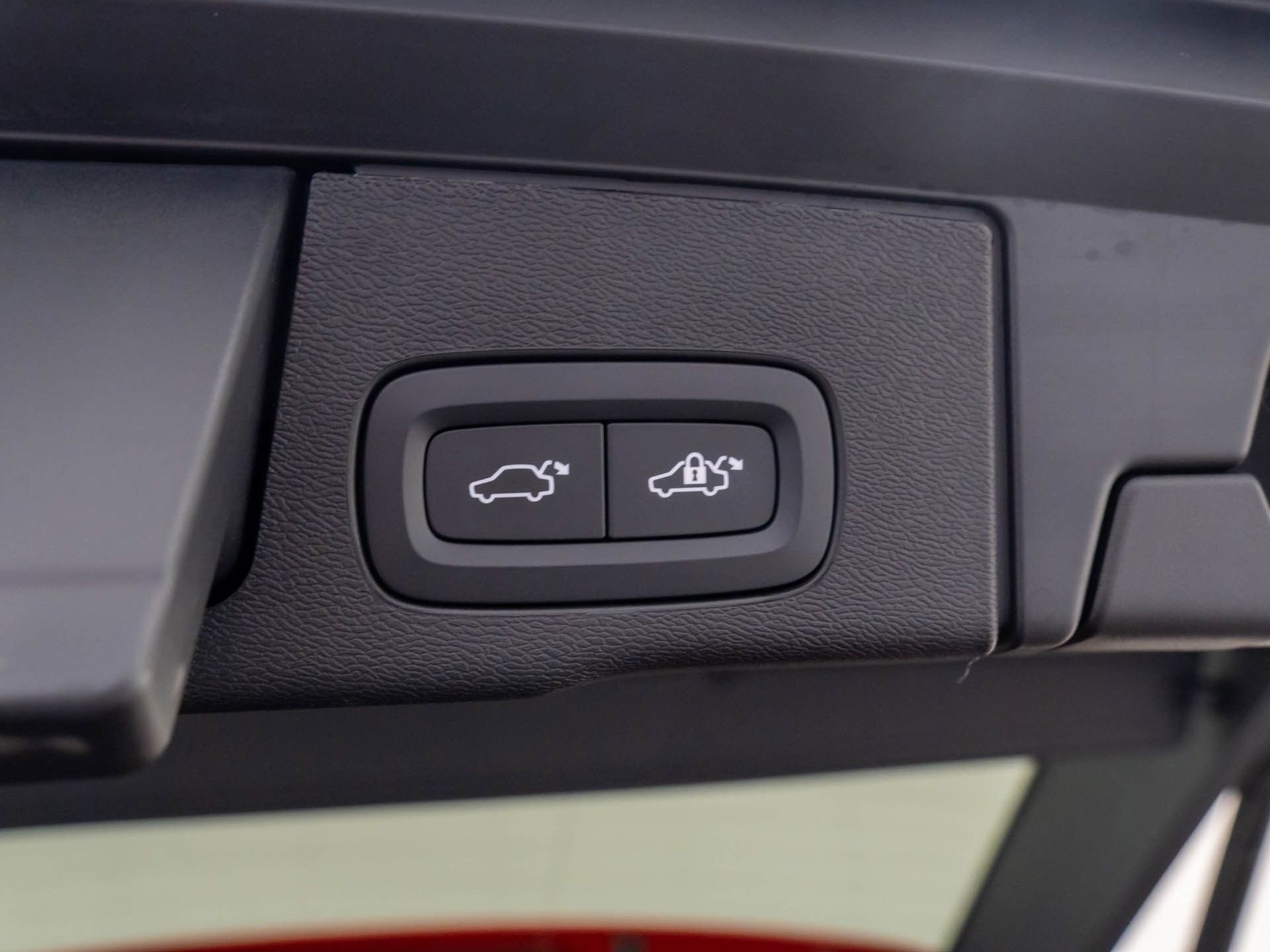 Used 2025 Volvo XC60 B5 Core w/ Protection Package Premier image 31