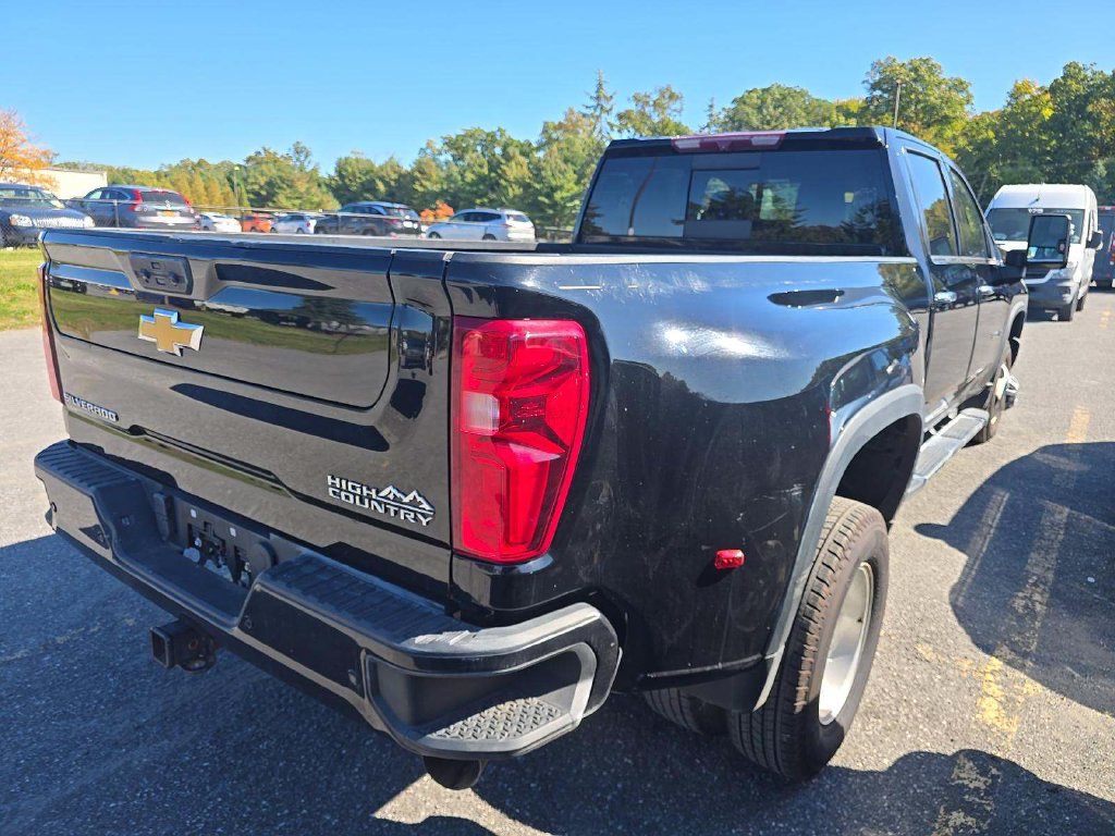 Used 2022 Chevrolet Silverado 3500 High Country w/ Safety Package II AWD/4WD image 2