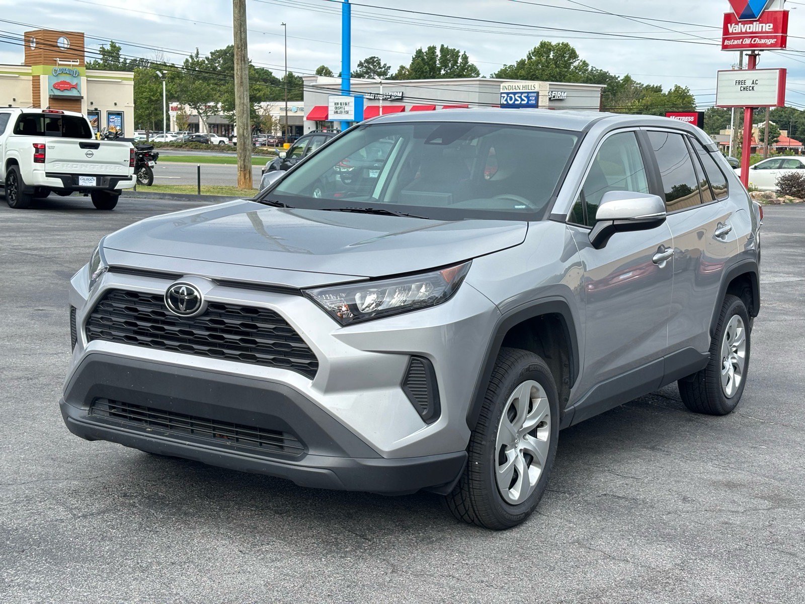 Used 2022 Toyota RAV4 LE FWD image 1