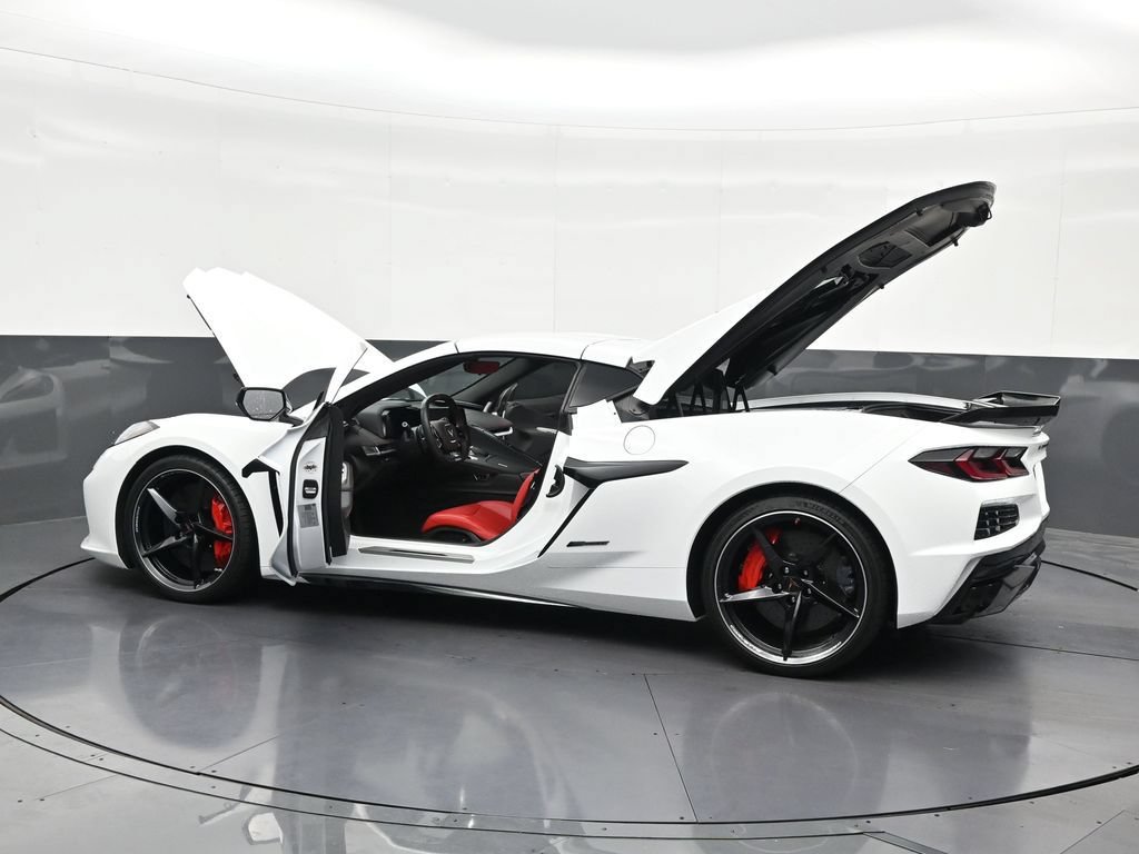 Used 2025 Chevrolet Corvette E-Ray AWD/4WD image 34