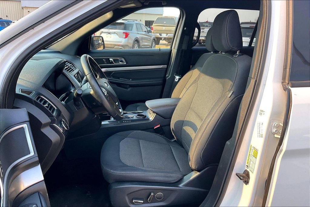 Used 2018 Ford Explorer XLT w/ Equipment Group 201A image 23
