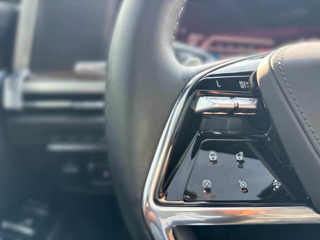 Used 2025 Cadillac Escalade Premium Luxury Platinum image 17