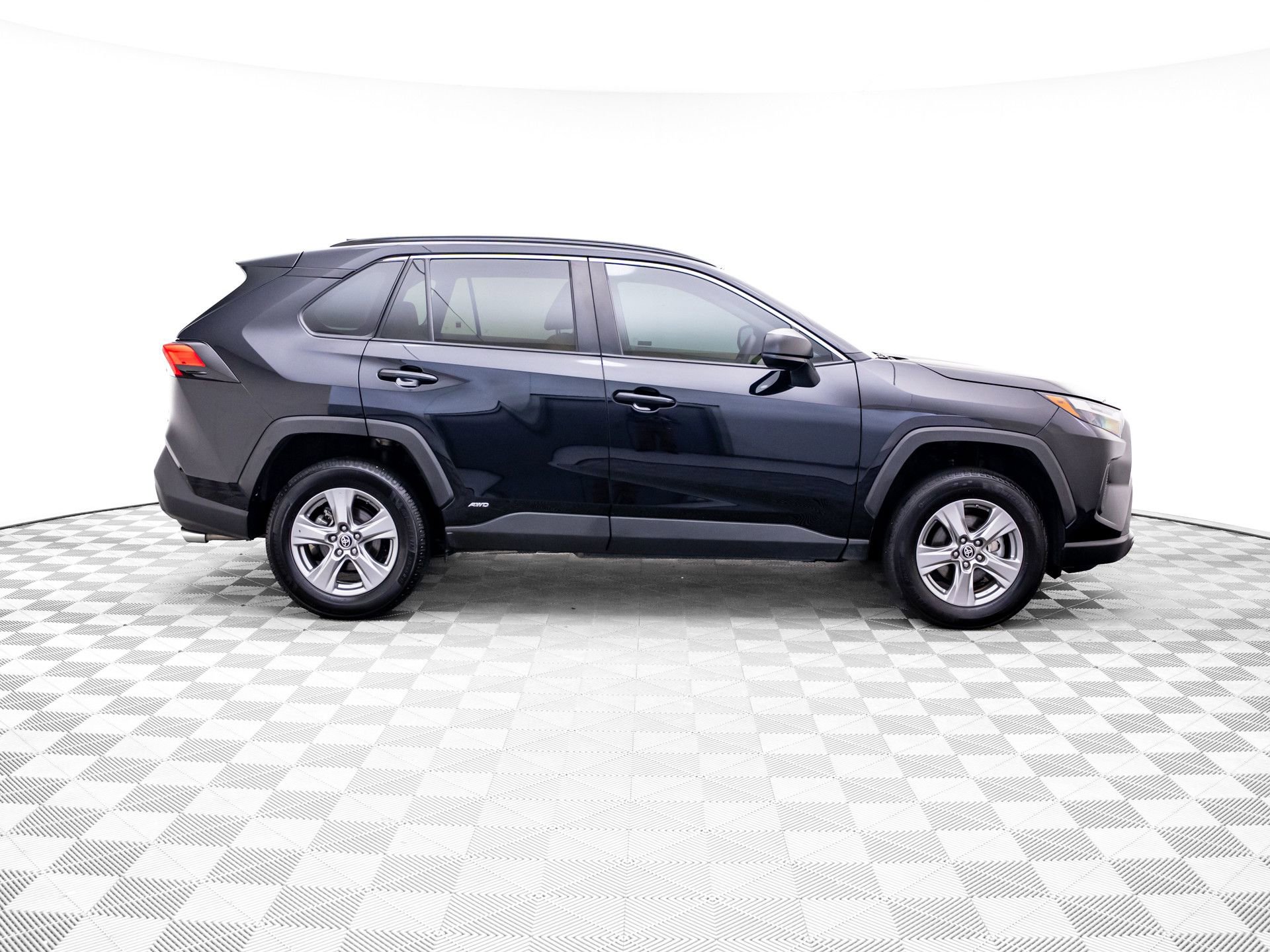 Used 2024 Toyota RAV4 LE AWD/4WD image 6