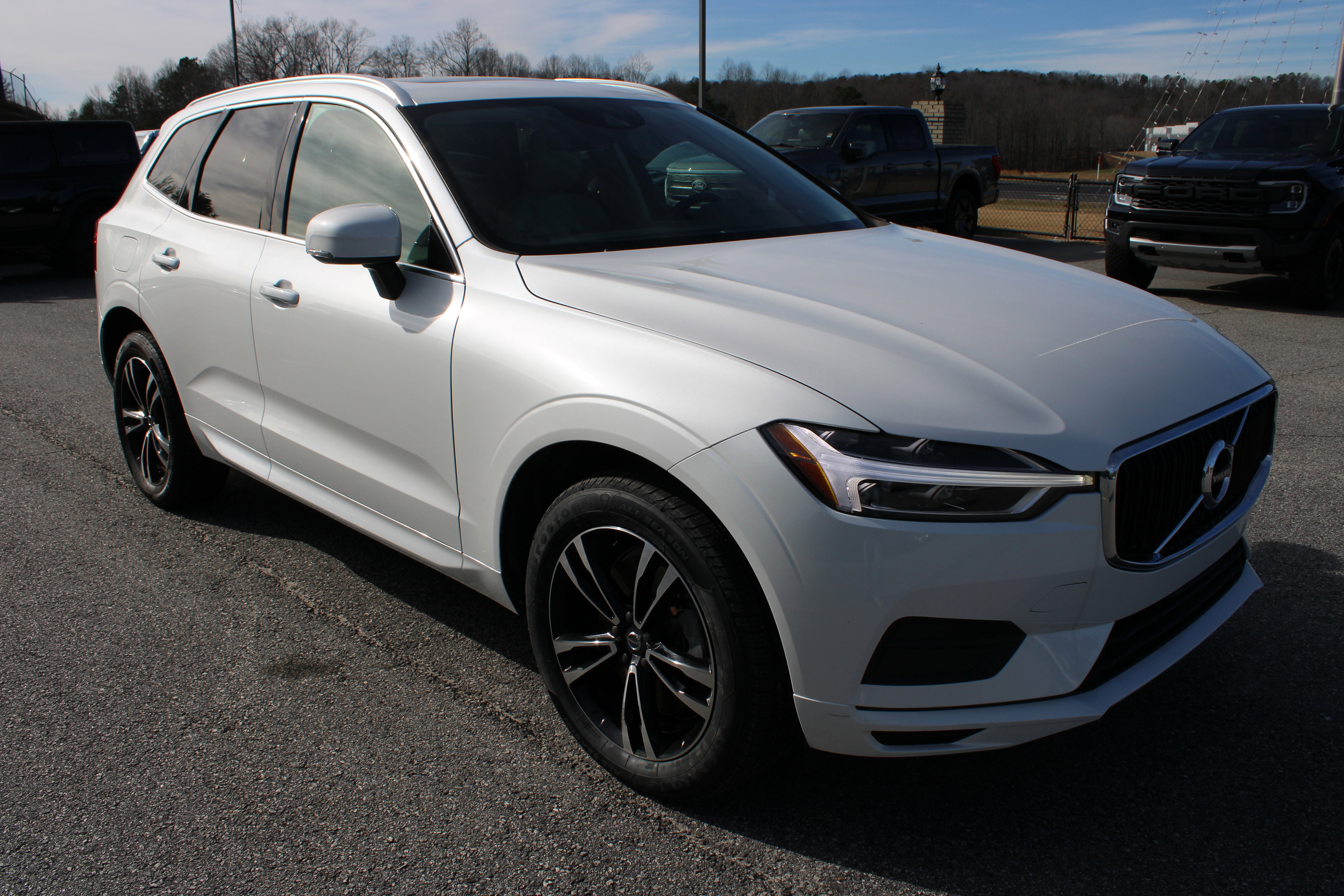 Used 2018 Volvo XC60 T6 Momentum w/ Protection Package Premier image 4