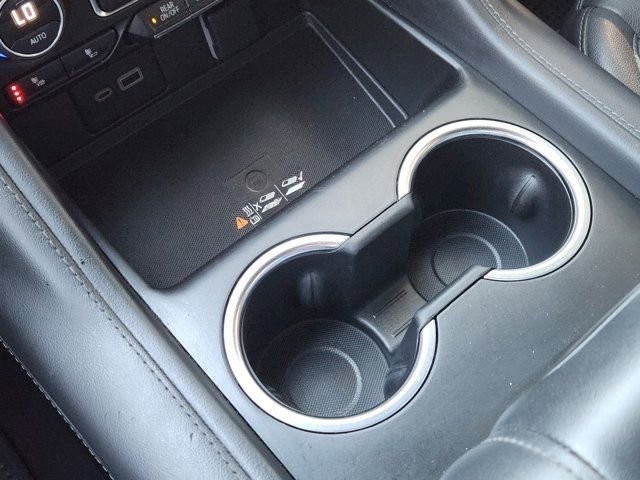 Used 2023 Chevrolet Suburban Z71 w/ Luxury Package image 21