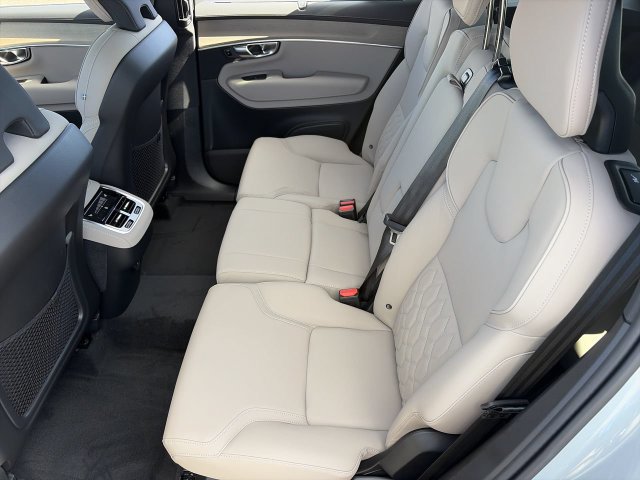 New 2027 Volvo XC90 B5 Plus AWD/4WD image 17