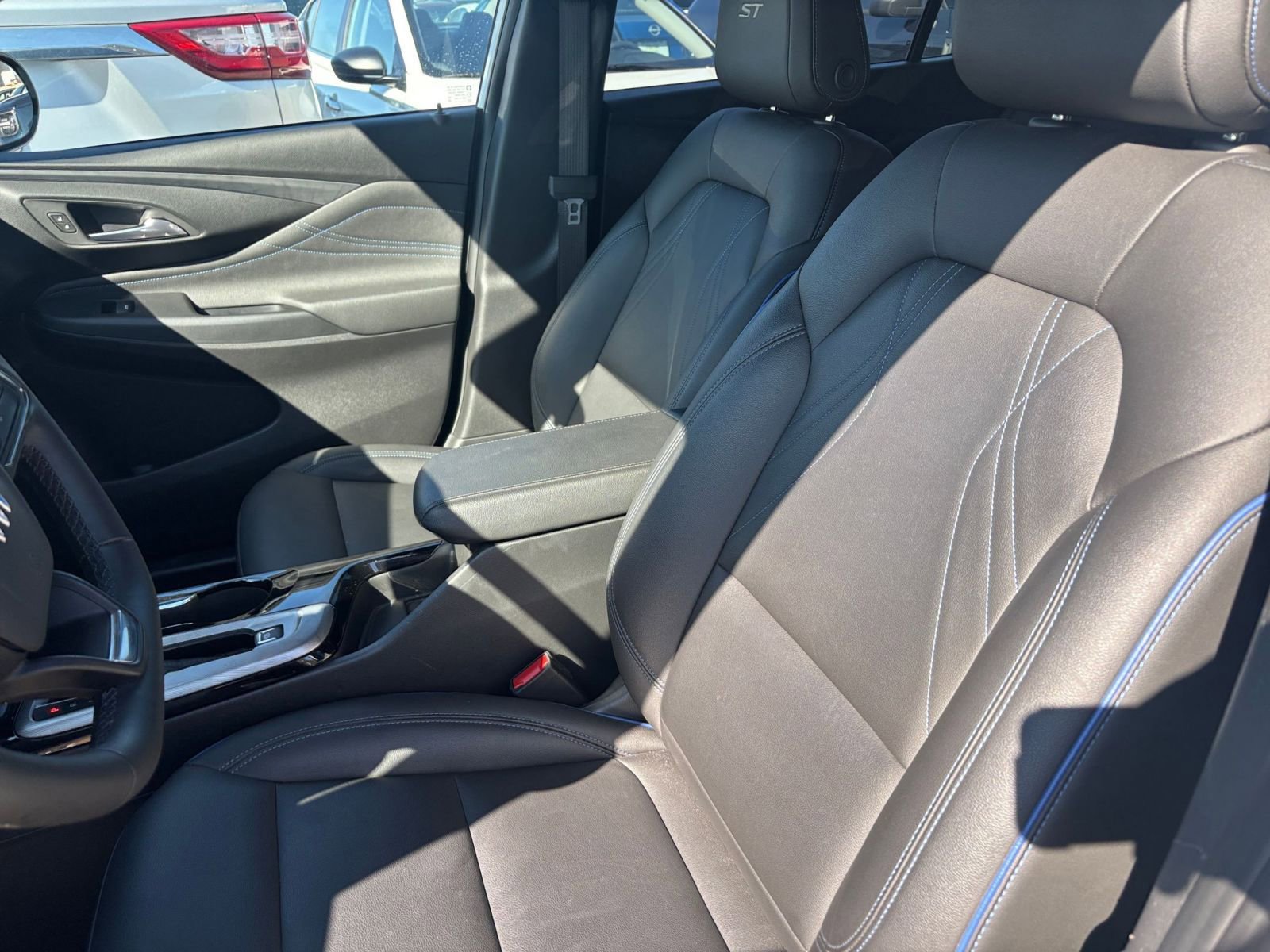 Used 2025 Buick Envista Sport Touring image 35