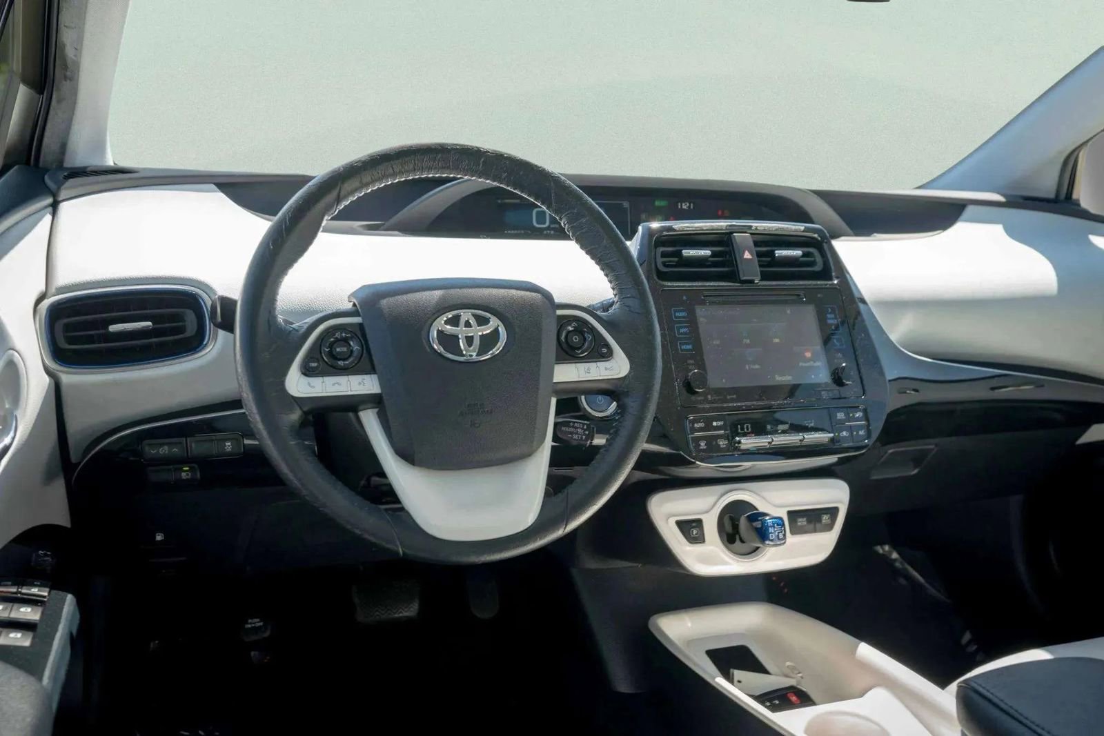 Used 2016 Toyota Prius Two image 10