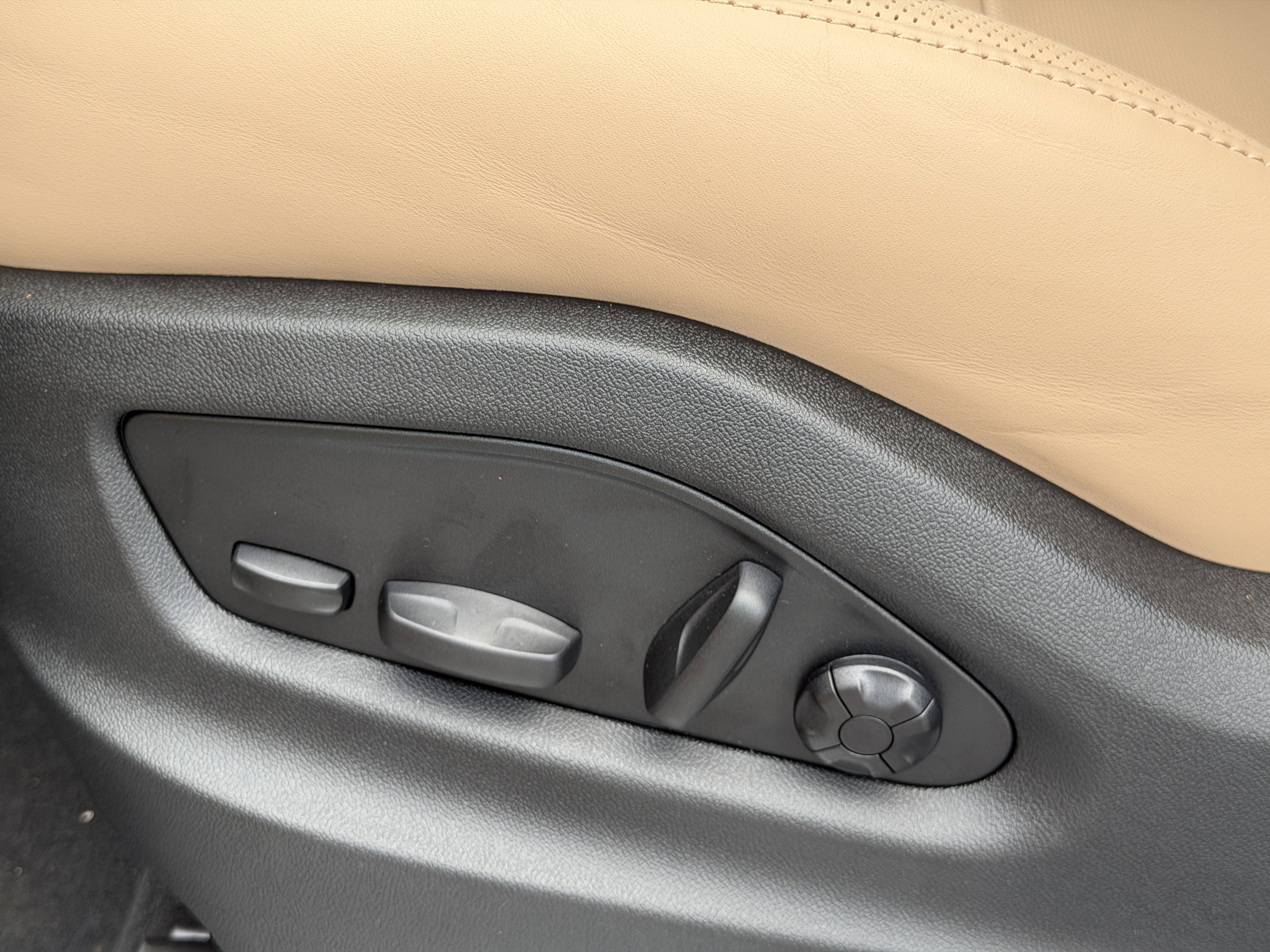 New 2026 Porsche Cayenne Coupe image 26