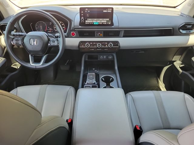 Used 2025 Honda Pilot Touring image 10