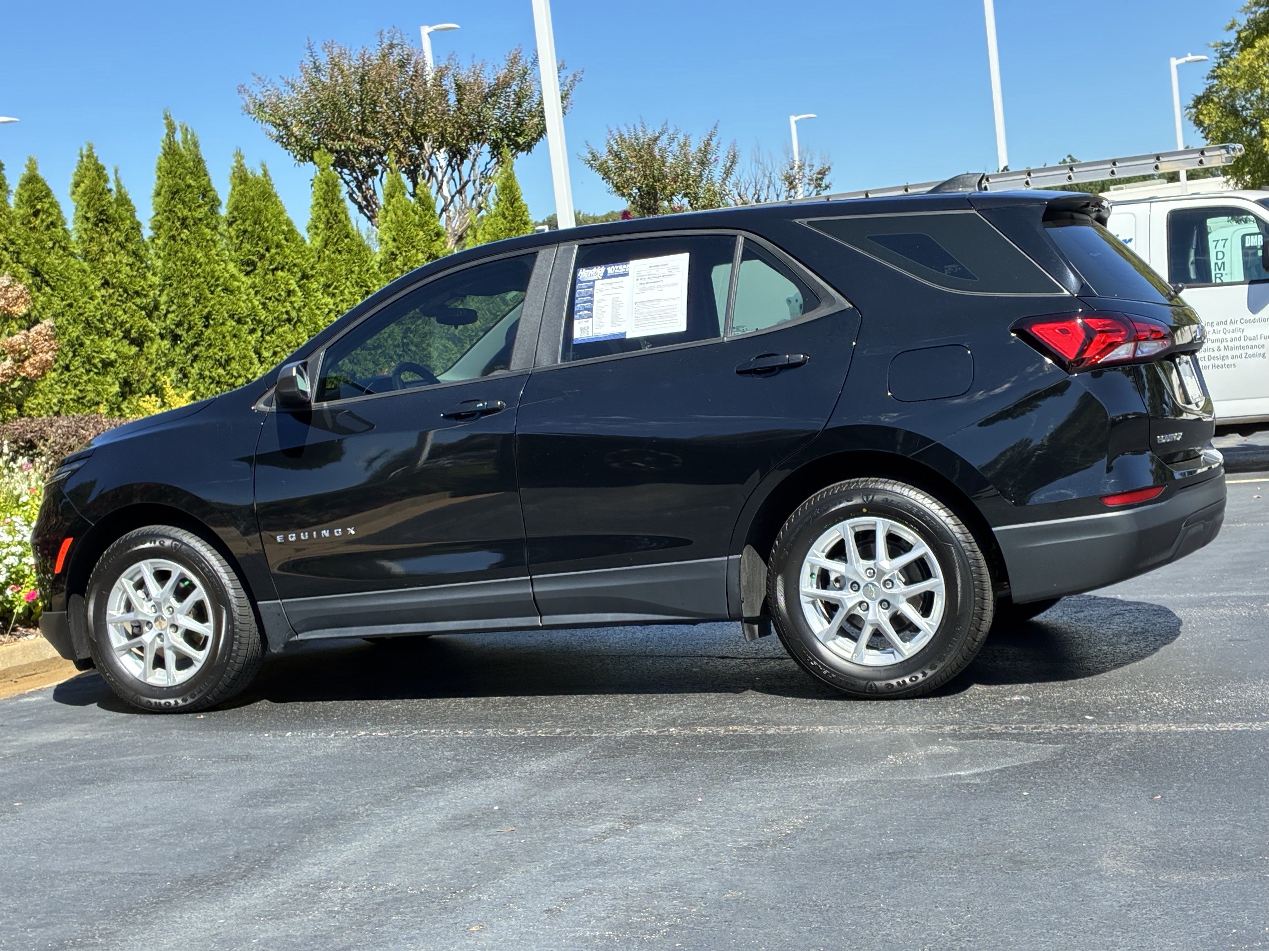 Used 2023 Chevrolet Equinox LS FWD image 9