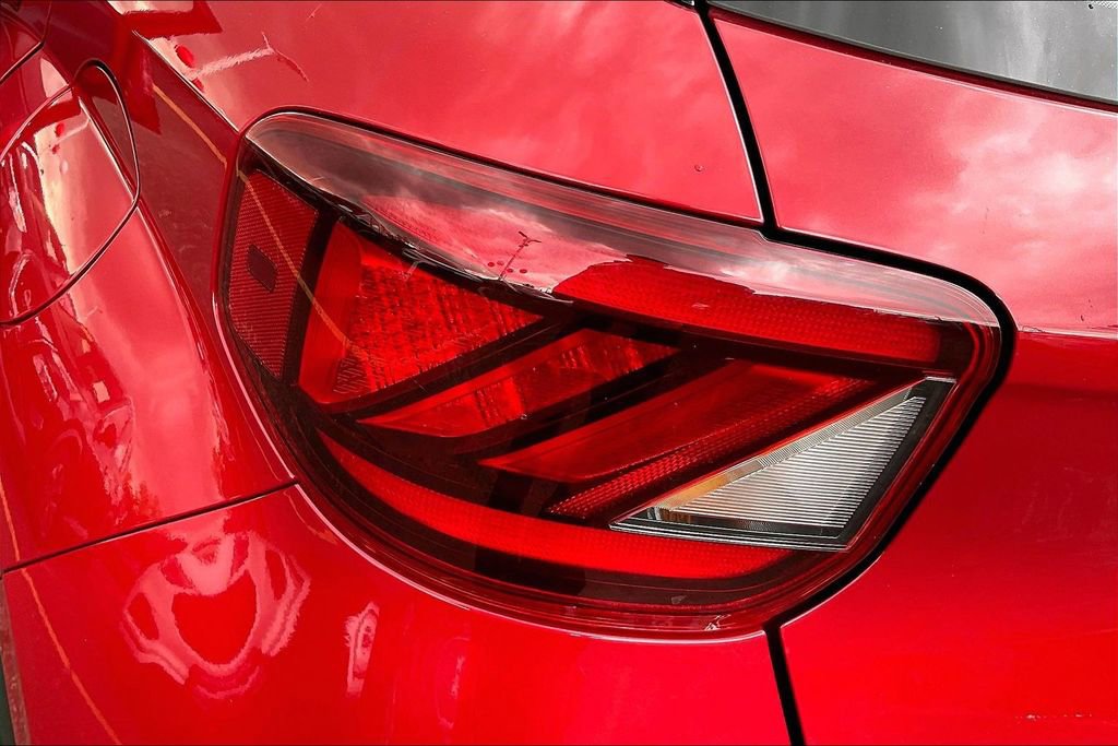 Used 2023 Hyundai Venue Limited FWD image 30