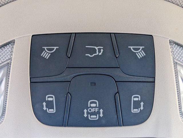 Used 2024 Chrysler Pacifica Touring-L FWD image 29