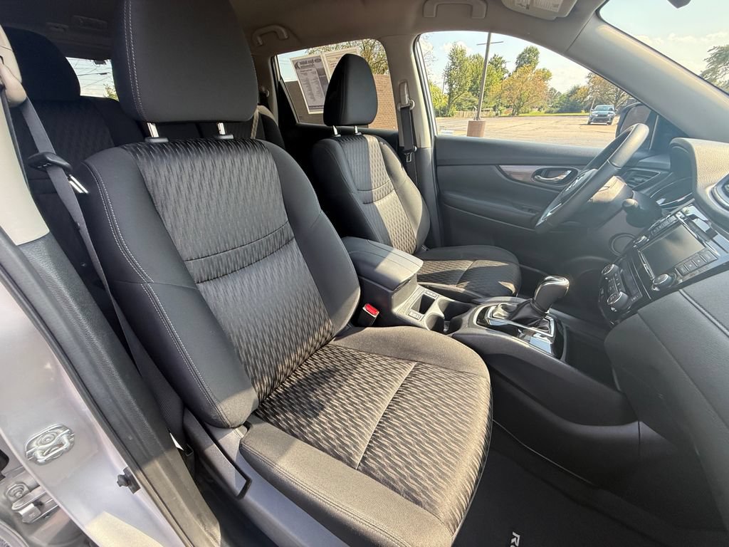 Used 2018 Nissan Rogue SV AWD/4WD image 30