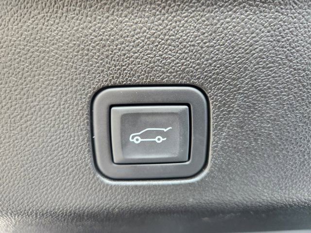 Used 2023 Chevrolet Suburban High Country image 36